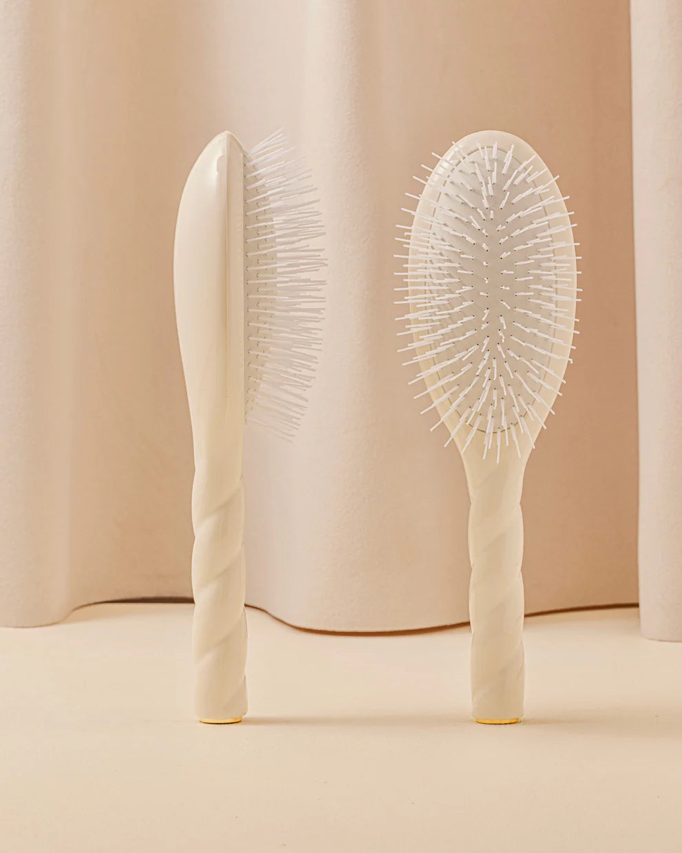 N.07 The Stimulating & Detangling Hair Brush (Large)