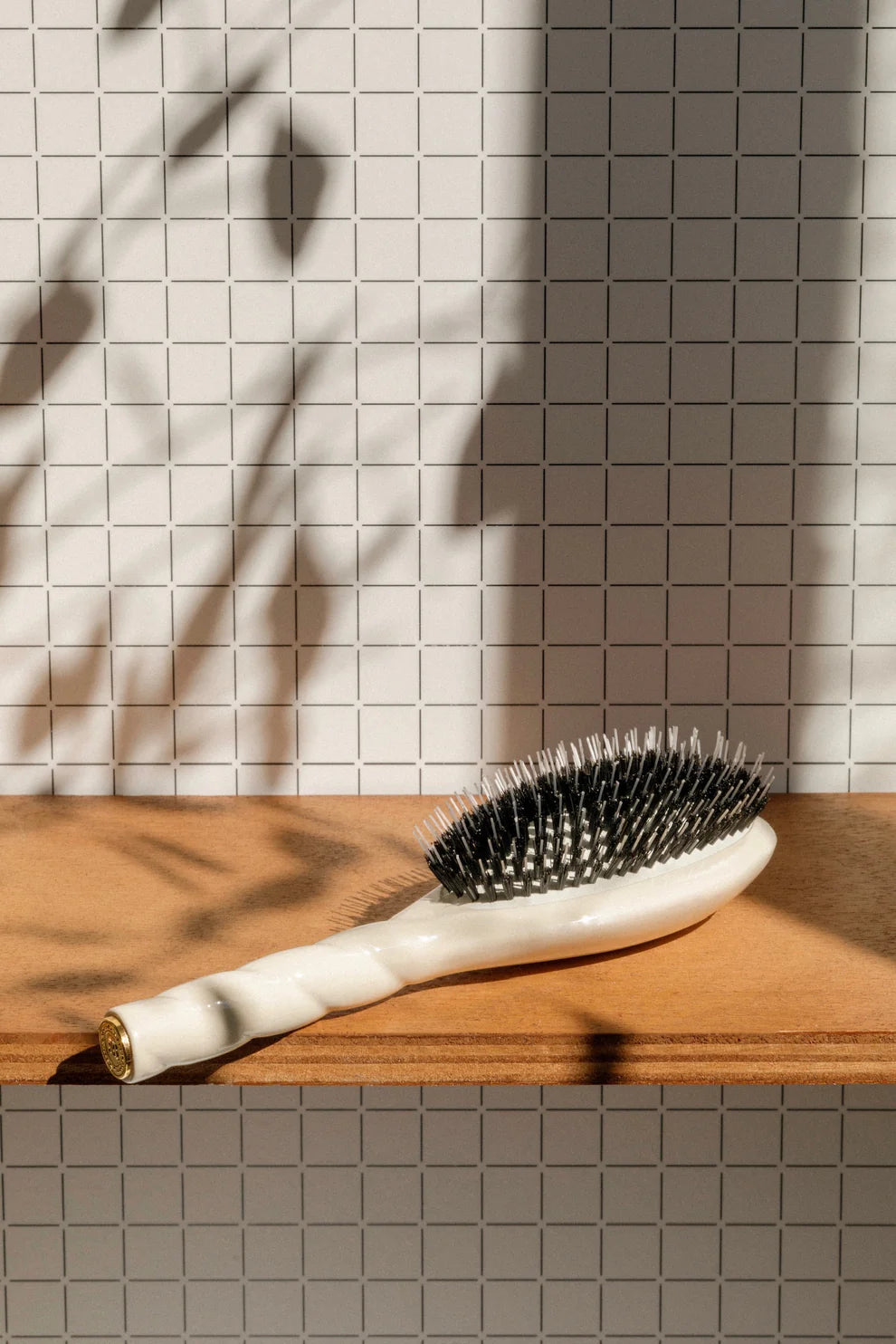 N.02 The Care & Detangling Hair Brush The Essential (Large)