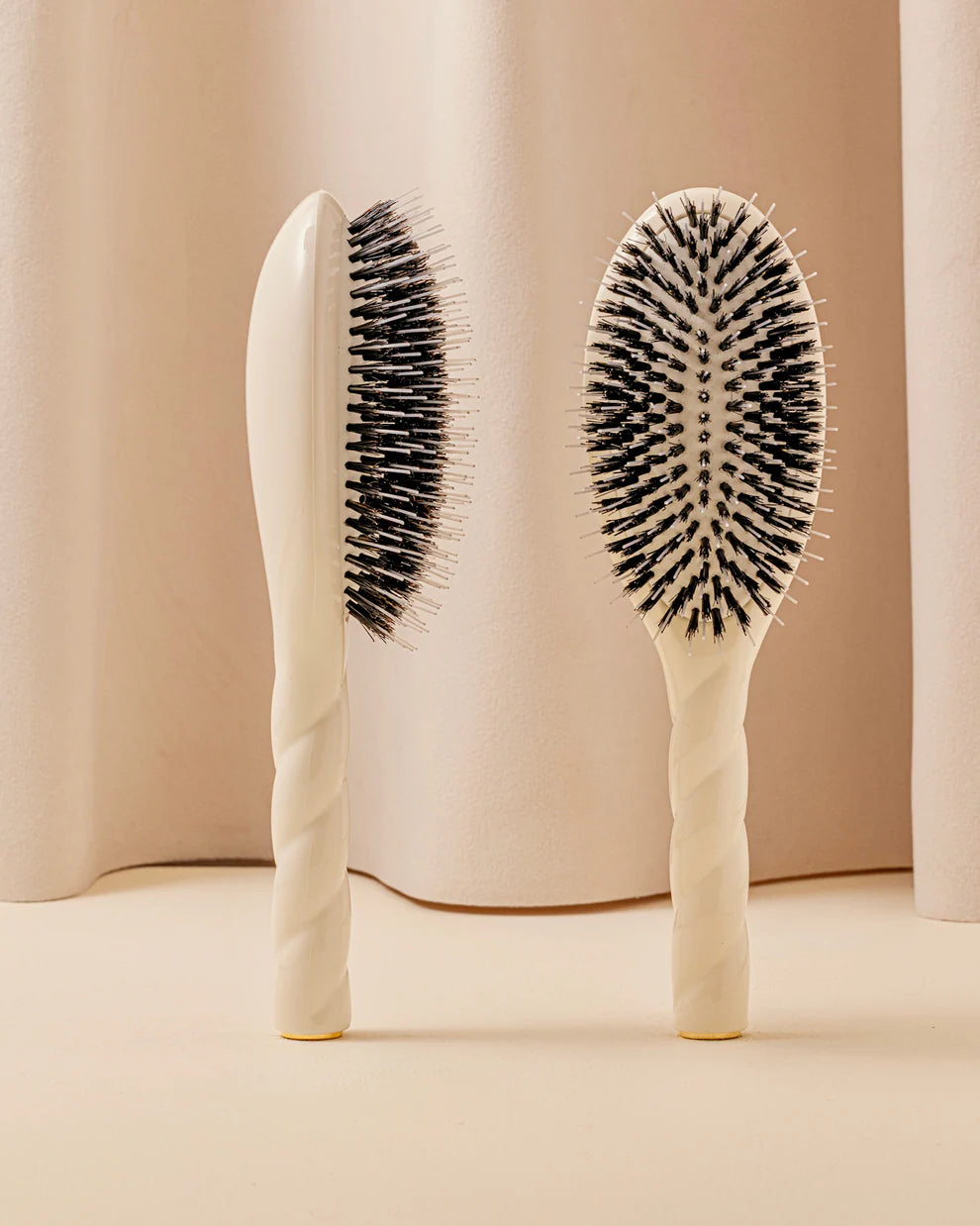 N.02 The Care & Detangling Hair Brush The Essential (Large)