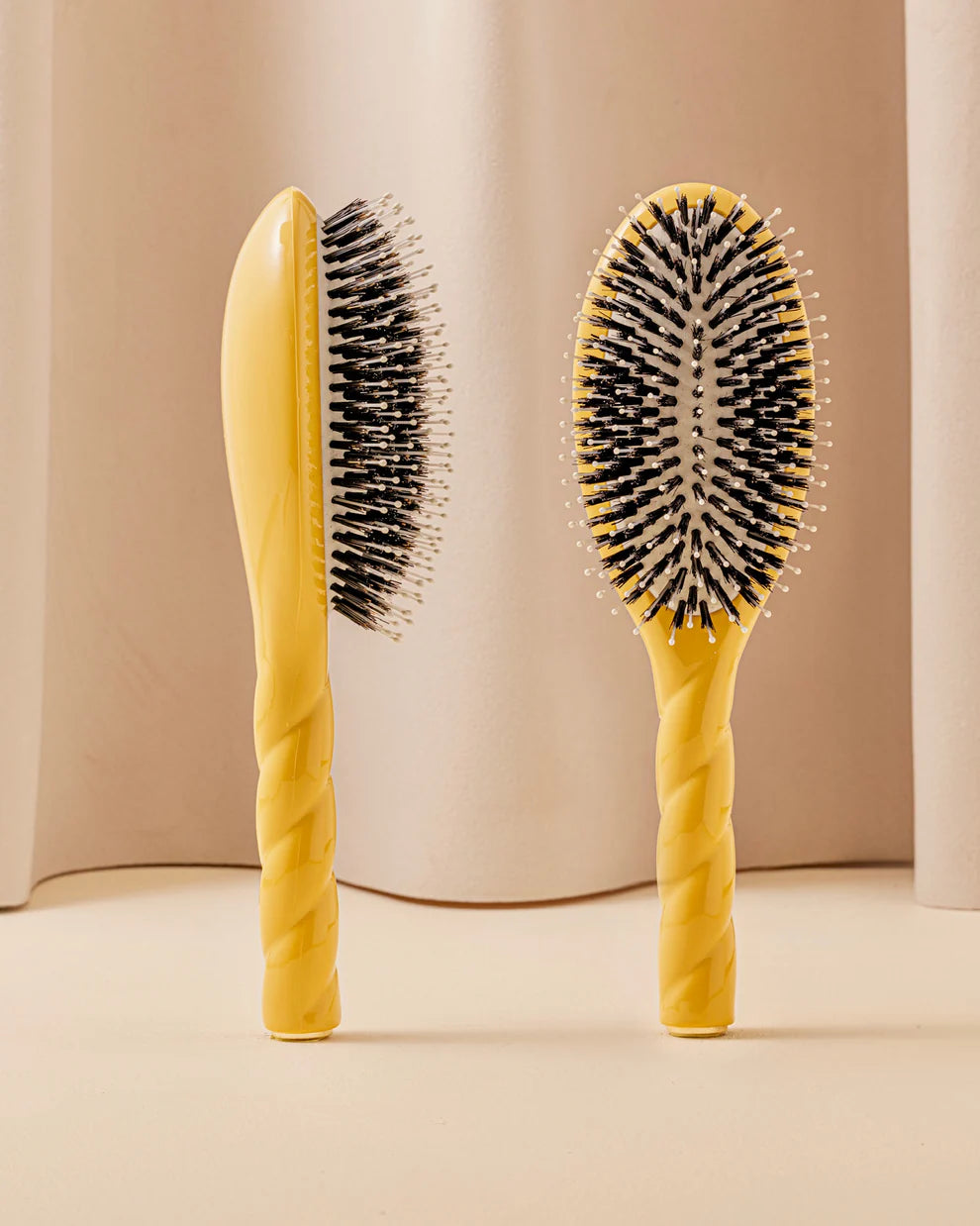 N.03 The Gentle Scalp Care Hair Brush (Large)