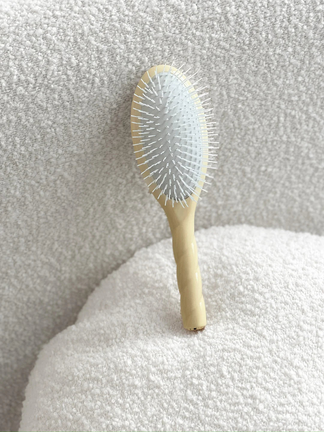 N.07 The Stimulating &amp; Detangling Hair Brush  (Large)