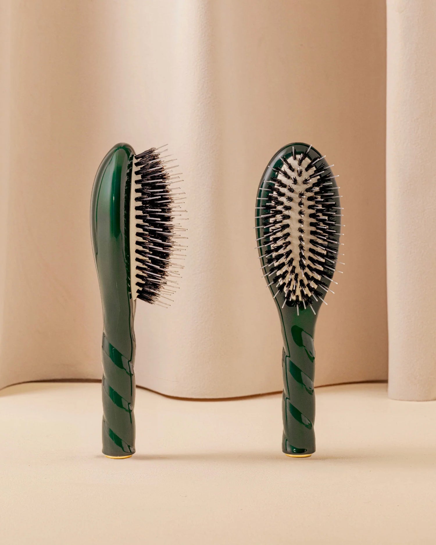 N.02 The Care &amp; Detangling Hair Brush The Essential (Small)