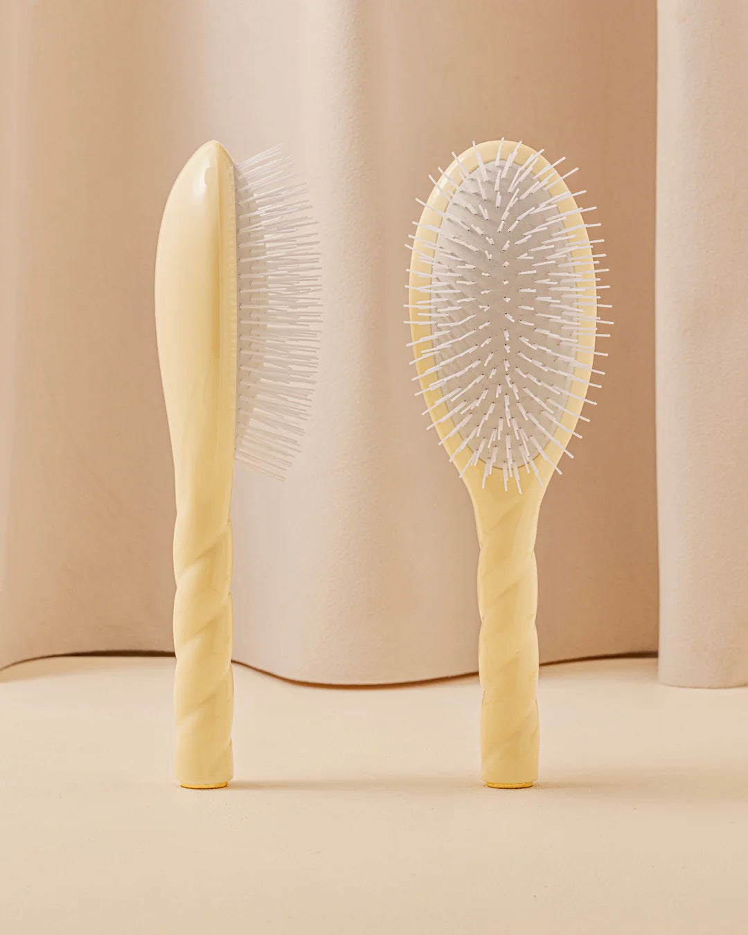 N.07 The Stimulating &amp; Detangling Hair Brush  (Large)