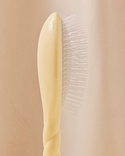 N.07 The Stimulating &amp; Detangling Hair Brush  (Large)