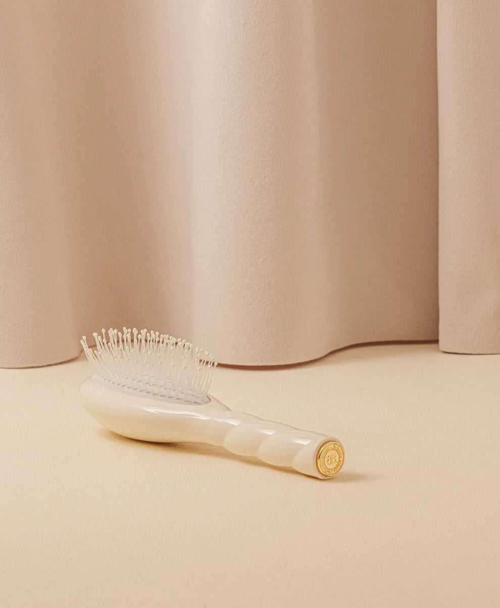 N.04 The Massaging Detangling Hair Brush (Small)